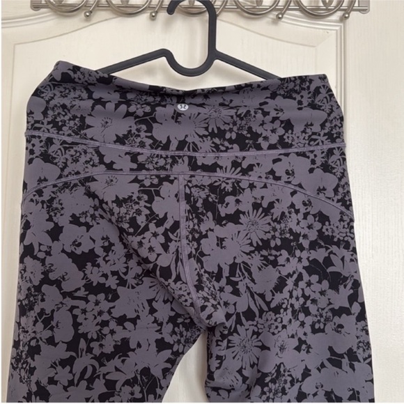 Lululemon | In Movement | Crop | *Everlux - Picture 9 of 17